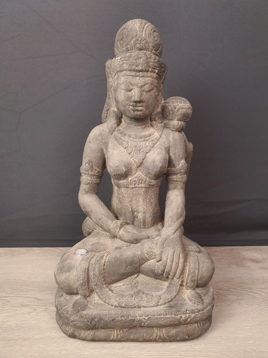 Grande statue de Lakshmi balinaise